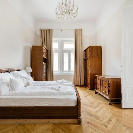 Vintage Build 2 Bedroom 2 Bathroom Daire Budapeşte