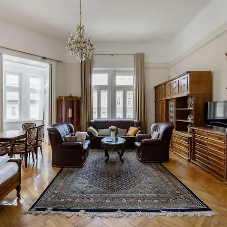 Vintage Build 2 Bedroom 2 Bathroom