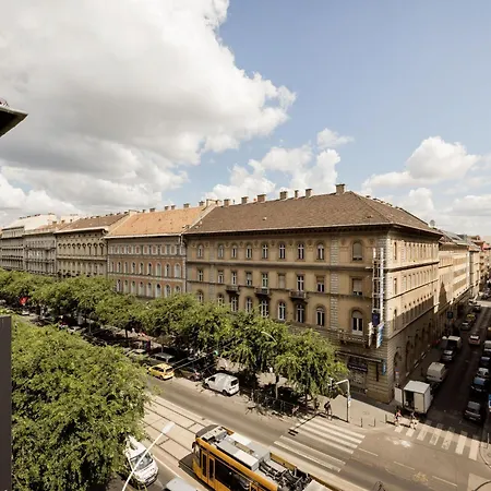 Vintage Build 2 Bedroom 2 Bathroom