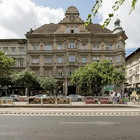 Vintage Build 2 Bedroom 2 Bathroom Appartement Boedapest