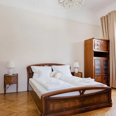 Vintage Build 2 Bedroom 2 Bathroom