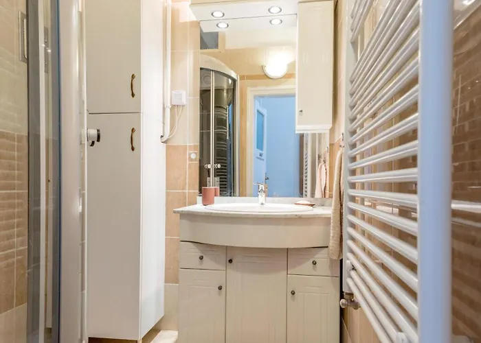 Vintage Build 2 Bedroom 2 Bathroom Apartament *