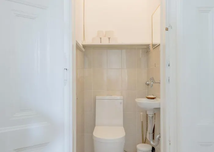 Vintage Build 2 Bedroom 2 Bathroom *
