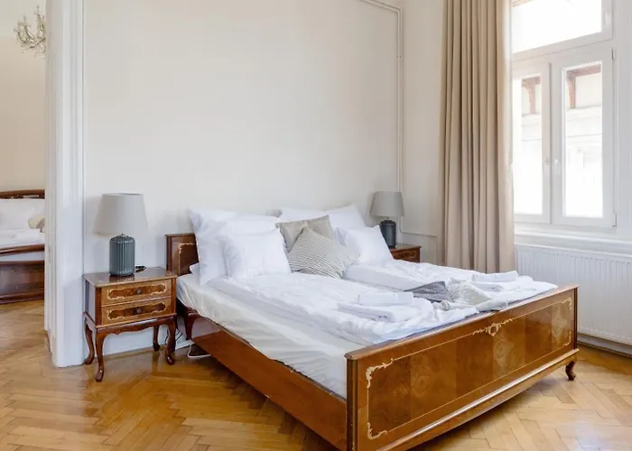 Vintage Build 2 Bedroom 2 Bathroom Appartement *
